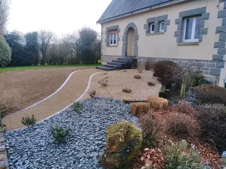 aménagement cour Saint-Nicolas-du-Pélem-1